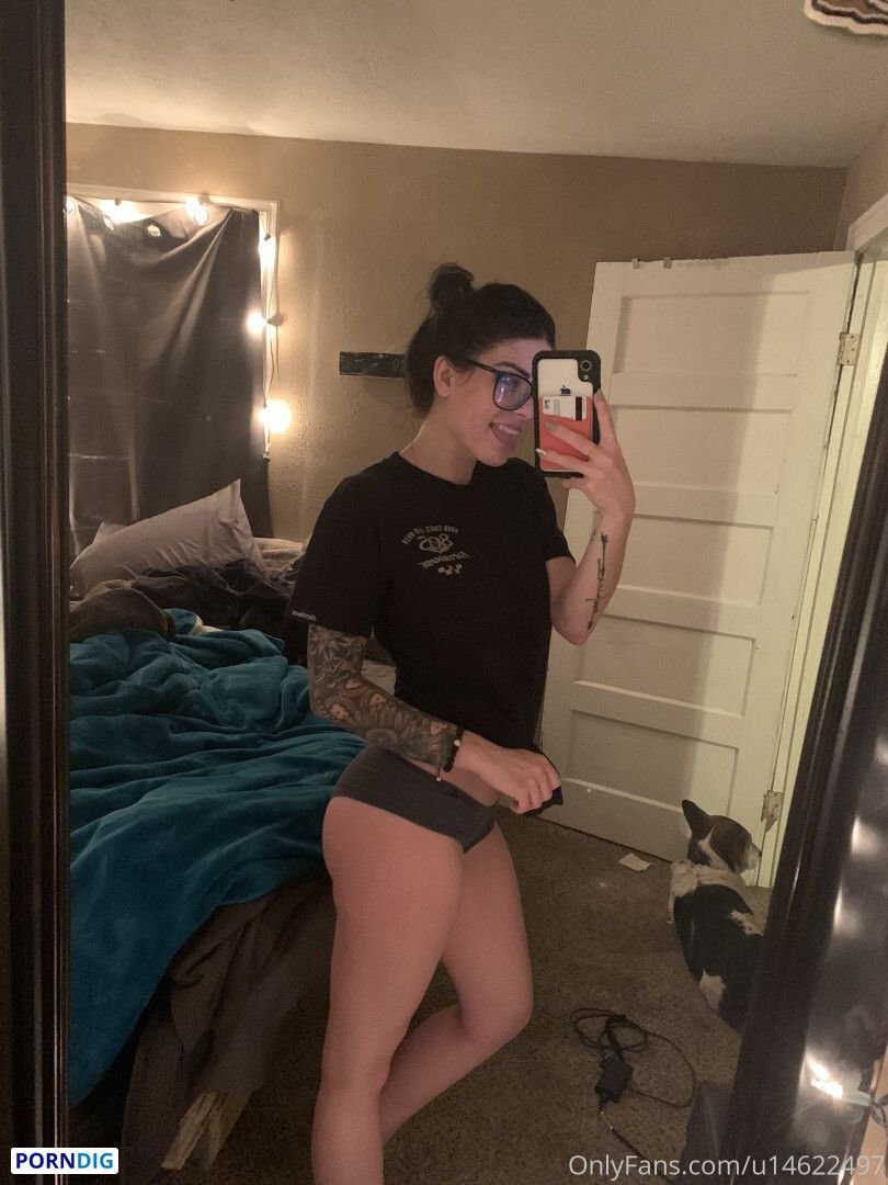 Tattooed Hottie With A Phat Ass #DD8C5Oyj