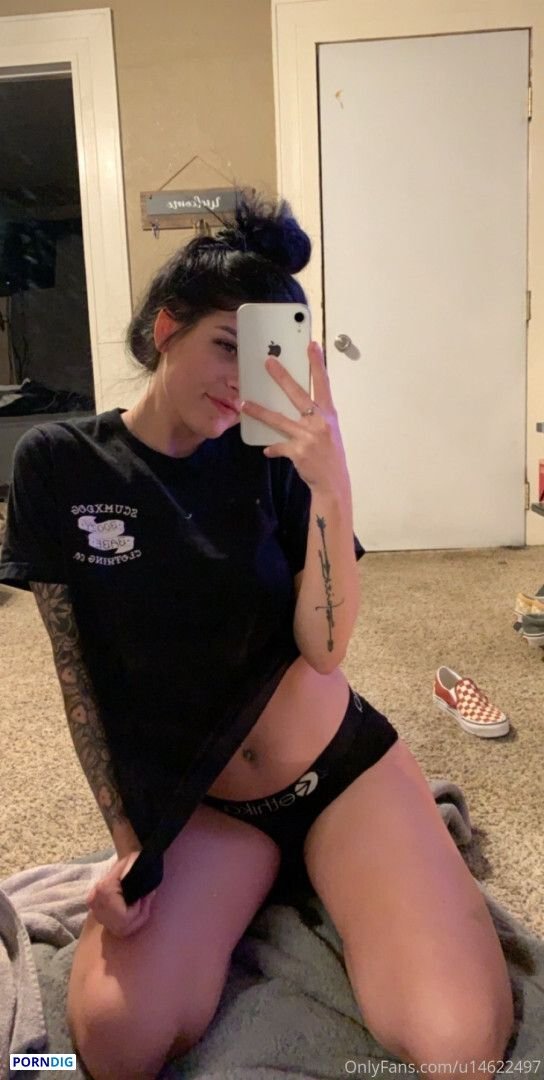 Tattooed Hottie With A Phat Ass #cX9oZLoB