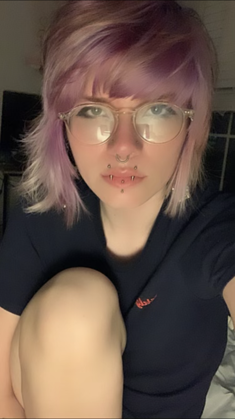 emo slut gets fucked #TnY4w7yo