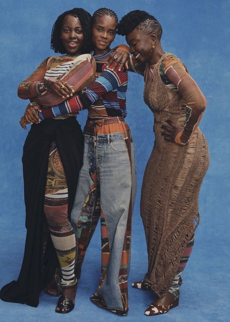 Three beautiful individuals #4jMCMfOG