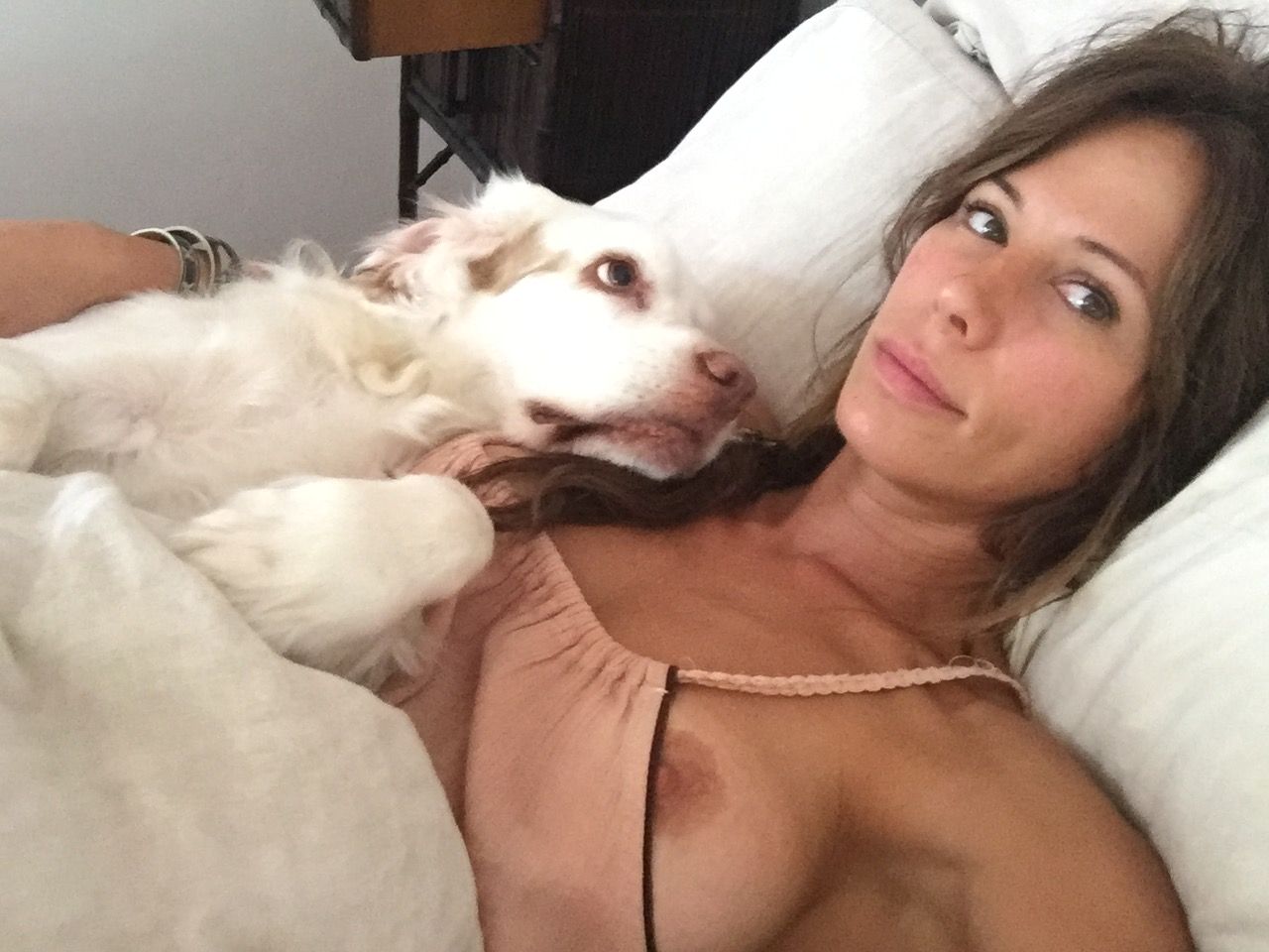 Рона Митра (Rhona Mitra) топлес на пляже порно видео на скупкавладимир.рф