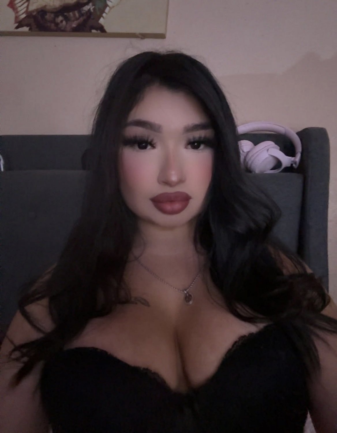 Anyone got more of her. Her of is Bellaamoreno #bSajmYH3