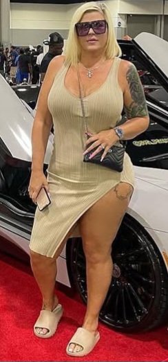 6ft Tall Thick Gorgeous Milf.. <> Married Wife.. <> Loves taking young BBC.. #PIT2g6qH